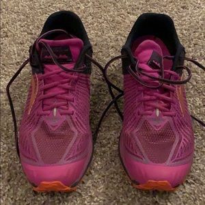 Brooks Trail Shoes (Size 8)